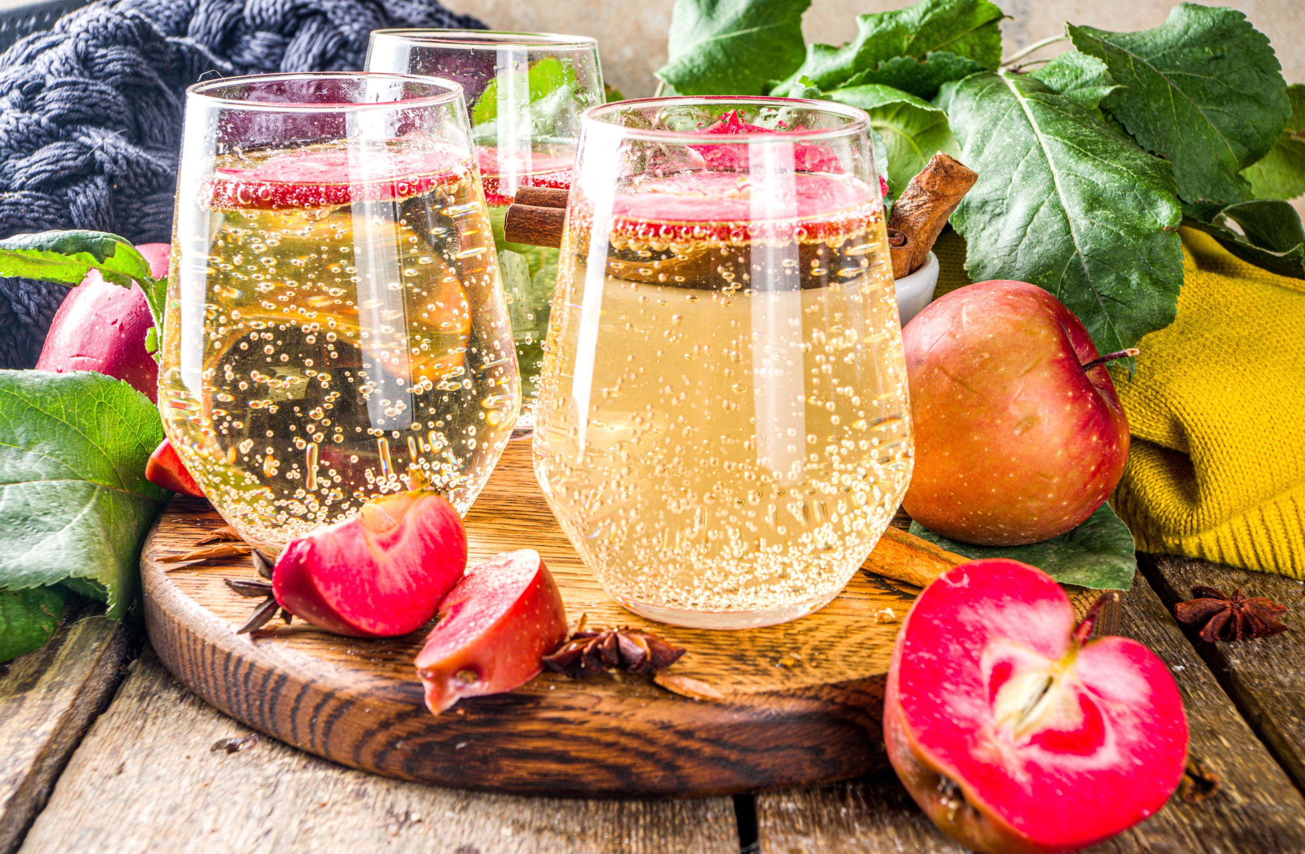 ALCOHOLIC APPLE PUNCH