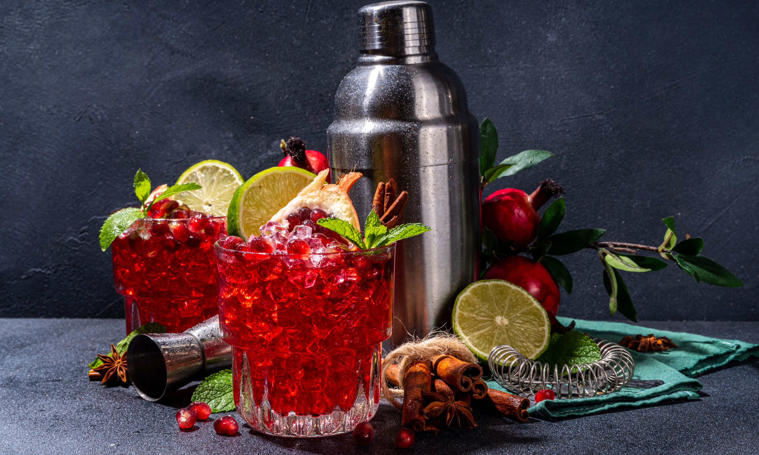 CRANBERRY & POMEGRANATE SPARKLING PUNCH